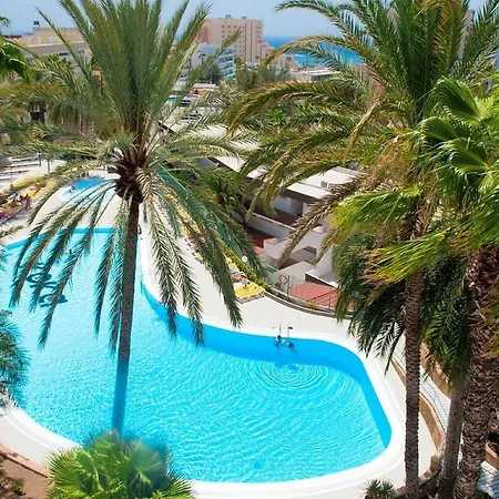 Tropical Paradise: A 5 Min Del mar *