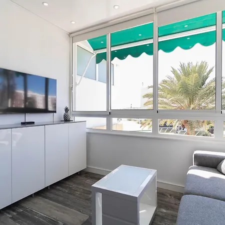 Tropical Paradise: A 5 Min Del mar Apartment